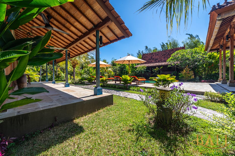 Two joglo pavilions in a big tropical garden on Bali's north coast, Seririt, Buleleng, Bali, Indonesia, photo 2 of 10