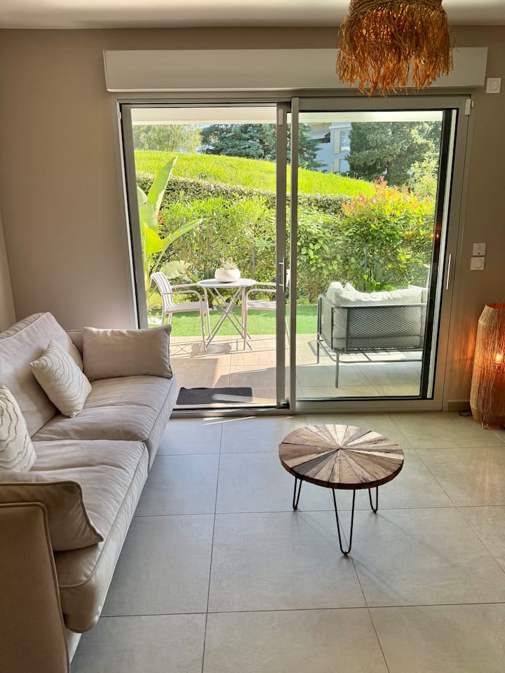 Beau Studio Avec Jacuzzi à 10 Min à Pied De La Mer - Cagnes-sur-Mer