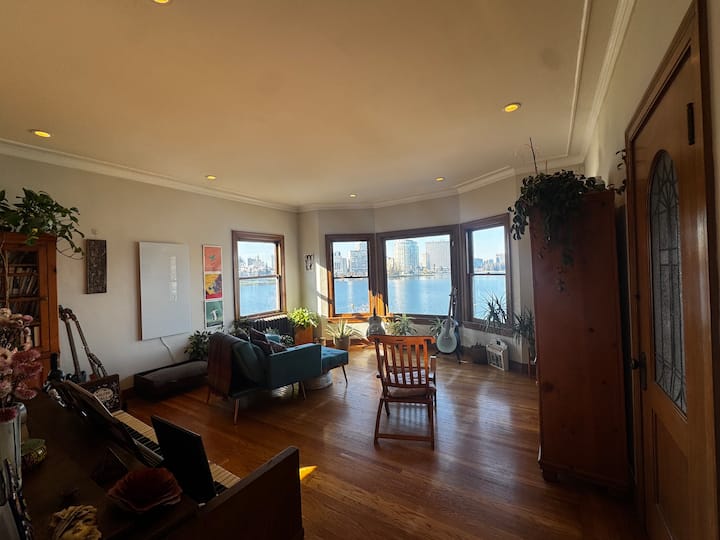 Gorgeous Lakefront Penthouse Apartment! - Oakland, CA