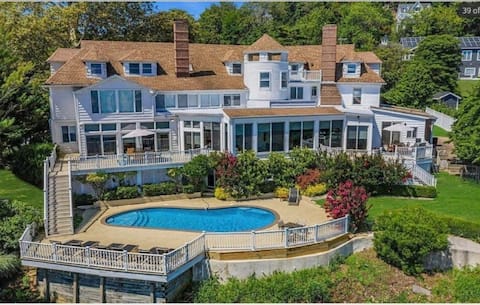 Stunning Oceanfront Family/Executive Retreat