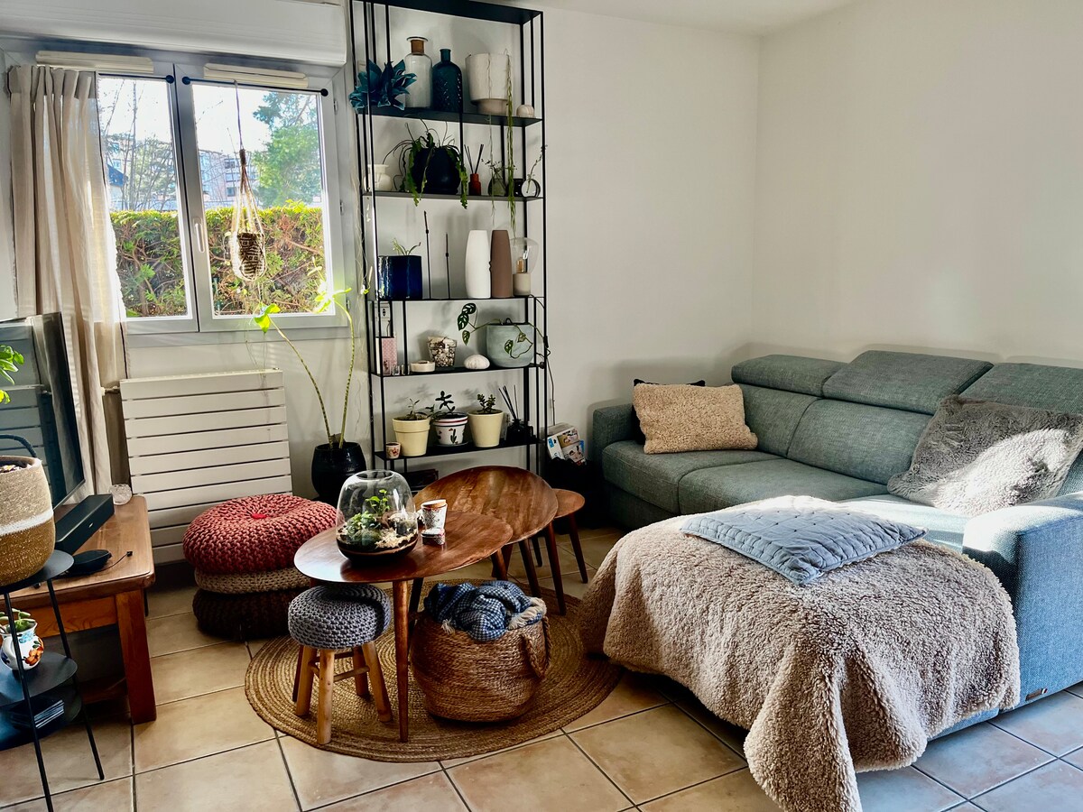 Top Airbnb: Apartment with terrace and garden, 5 minutes from the lake in Annecy