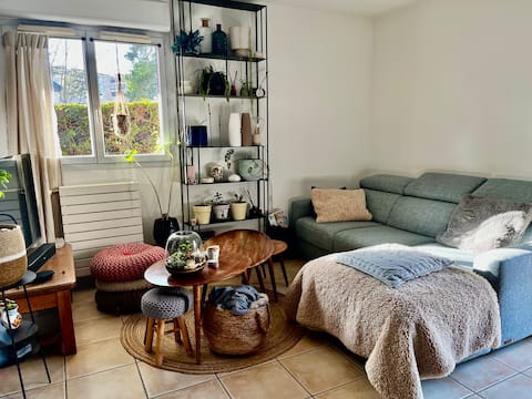 Top Airbnb: Apartment with terrace and garden, 5 minutes from the lake in Annecy