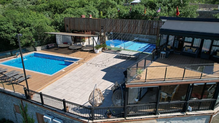 Vila Zogaj – Luxury Lakeside Escape