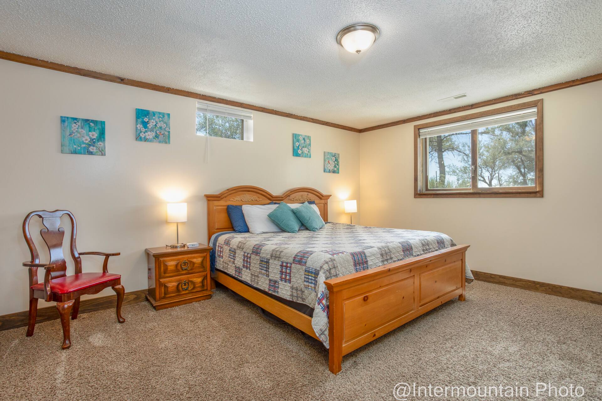 Huge Country Walk Out Basement Apartment