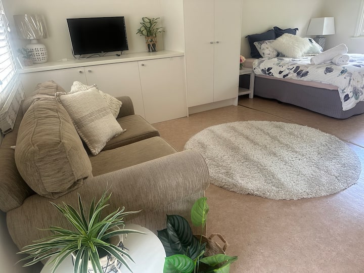 Self Contained Apartment - Kitchen Ensuite Washer - Lilydale