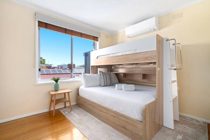 City & Sea Getaway: Spacious 3BR House w/ Parking gallery image 5