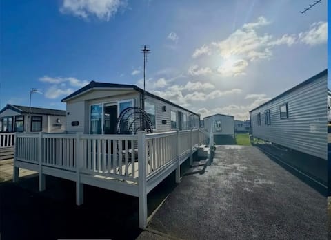 8 berth, pet friendly caravan Lyons Winkups, Towyn