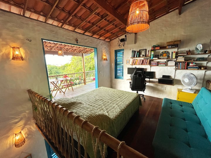 بالإضافة إلى السرير المزدوج، لدينا أريكة مريحة 