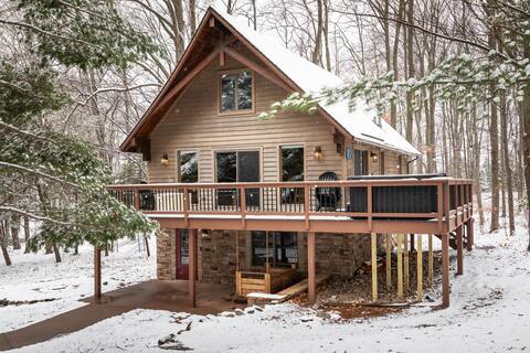 Chalet Ski & Golf Getaway | Shanty Creek| Hot Tub