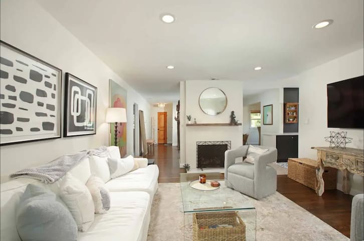 Cozy Studio City Home
