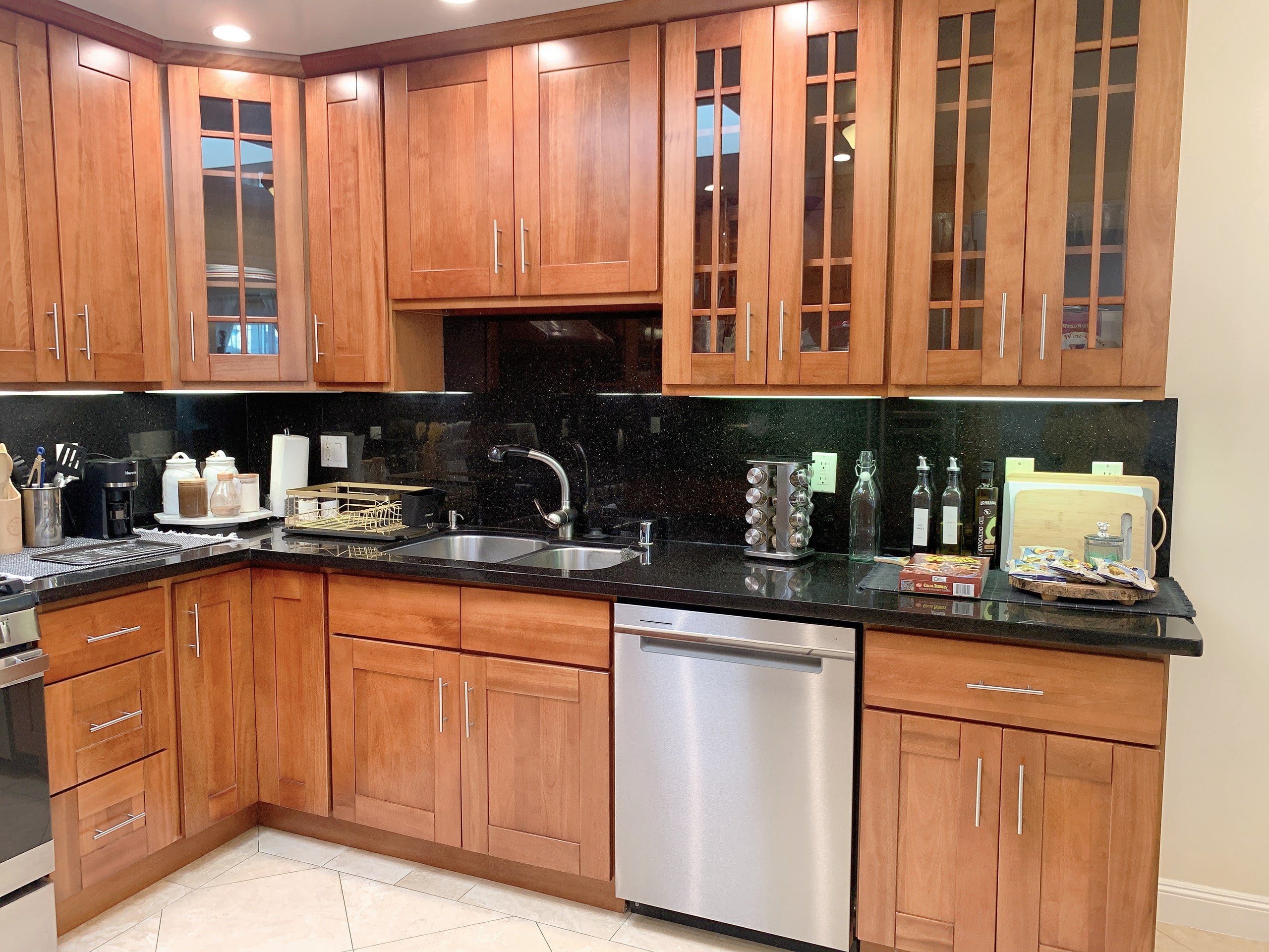Home in San Francisco · ★4.96 · 3 bedrooms · 4 beds · 1.5 baths - Image 10