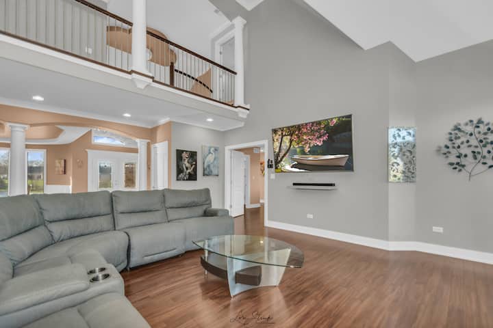 Mokena Manor: Luxury Living - Your Elite Escape! - Outdoor Water Park, Frankfort