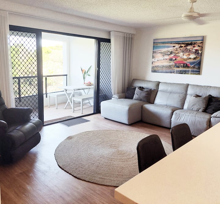 Modern Beach Side Apartment. - Mudjimba