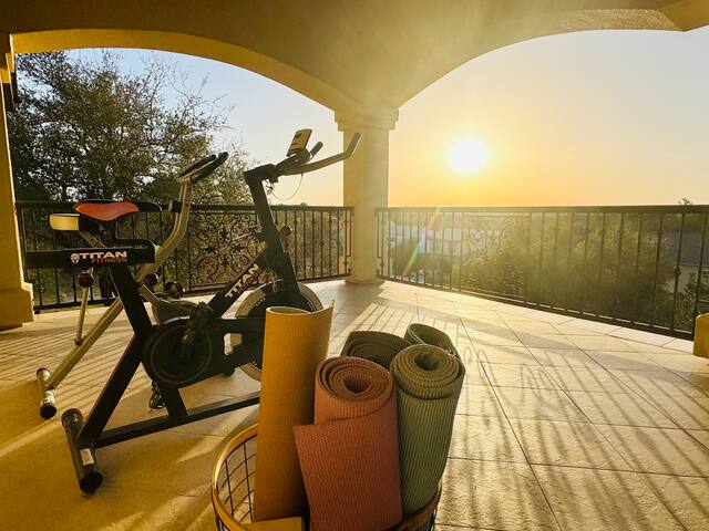 Gated villa w/ gorgeous views, pool & hot tub! gallery image 3