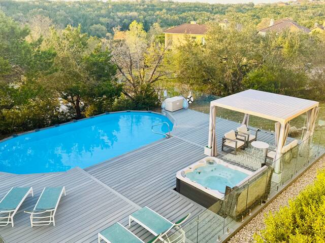 Gated villa w/ gorgeous views, pool & hot tub! gallery image 2