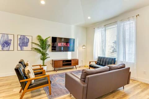 Summer Retreat-HotTub | ShuffleBoard | Pool Table