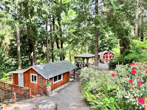 River Retreat w/3 Tiny Cabins