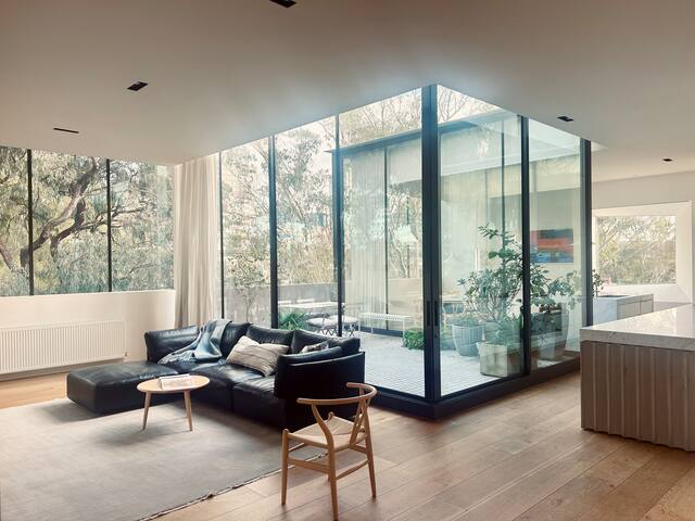 The Napier Apartment | A Fitzroy Penthouse gallery image 4