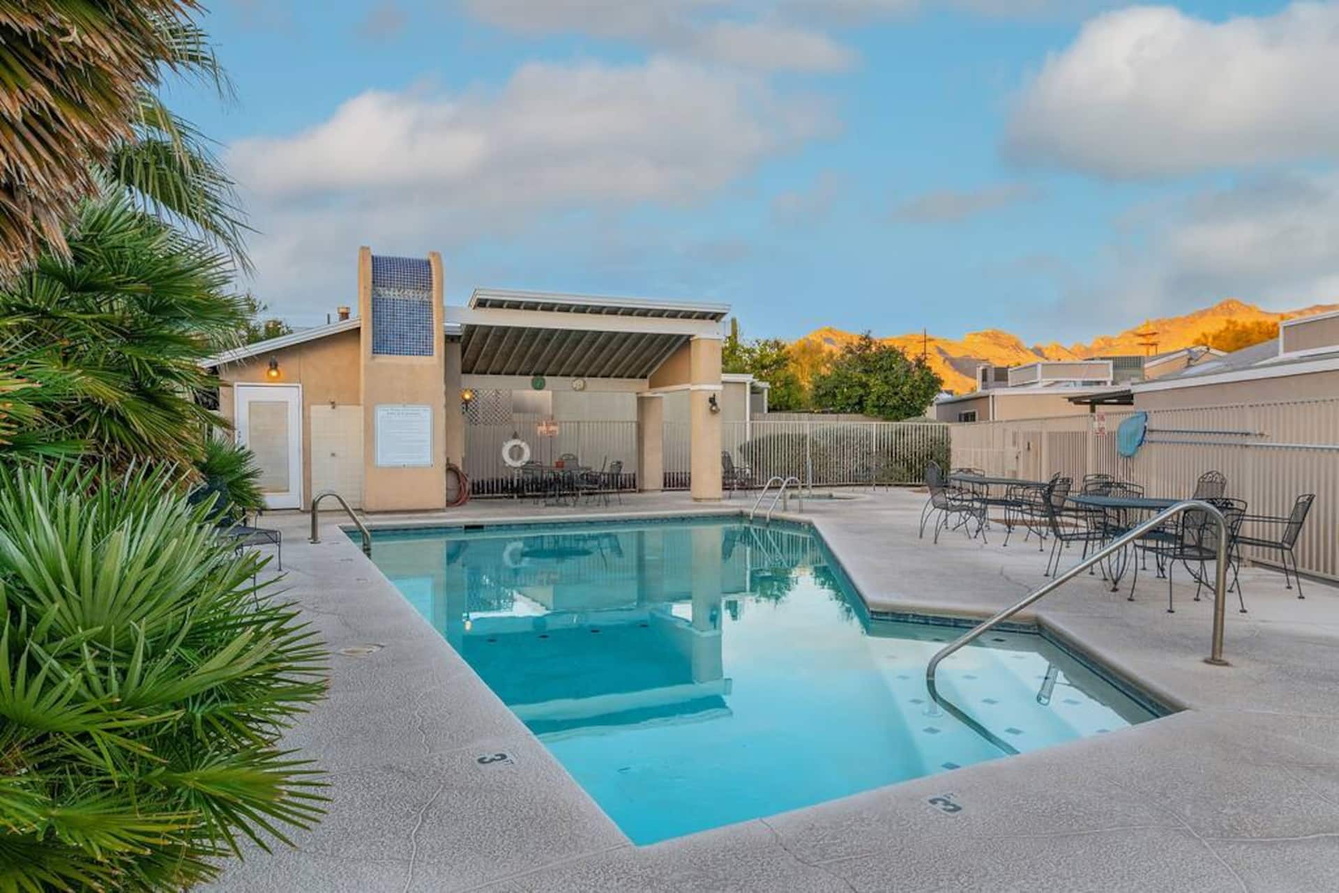 Casas Adobes Summer Townhouse | Pool & Hot Tub