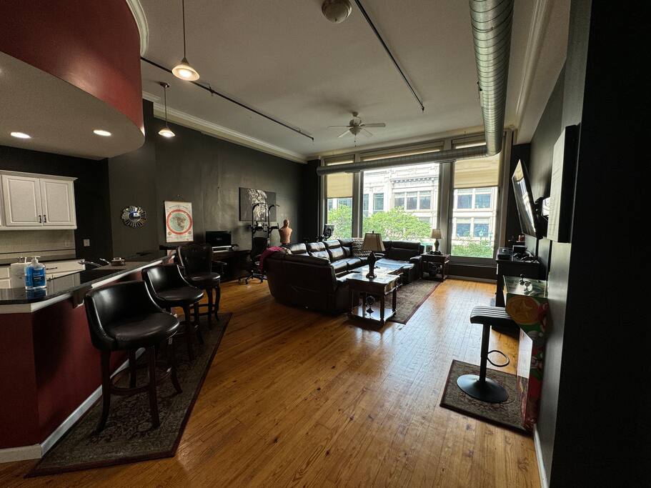 2000SQFT of Comfort in center of Downtown Syracuse