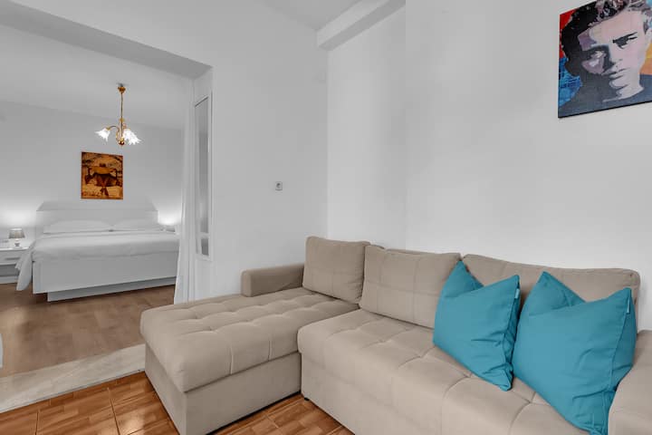 Charming Apartment In Centre - Baška Voda