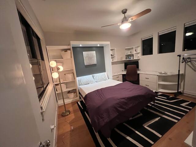 2 bed/ 2.5 bath house +sunroom gallery image 4