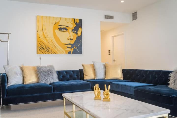 Chic Stay In The Heart Of South Beach! - Miami Beach, FL