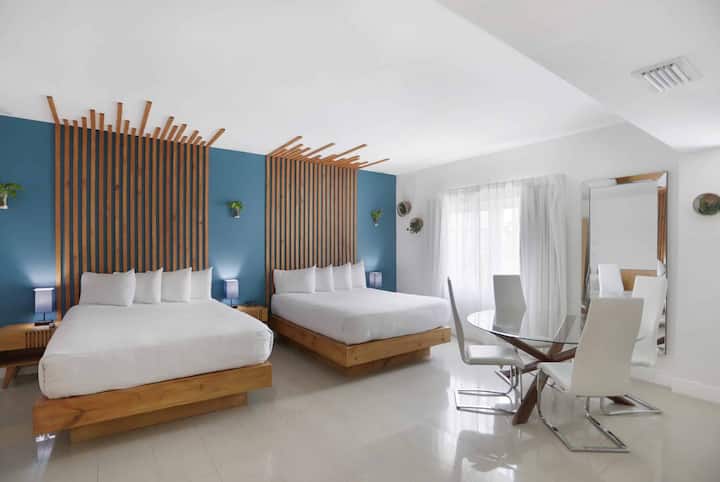 Enjoy The Sun, Sand & Surf All Day! 2 Classy Units - Miami Beach