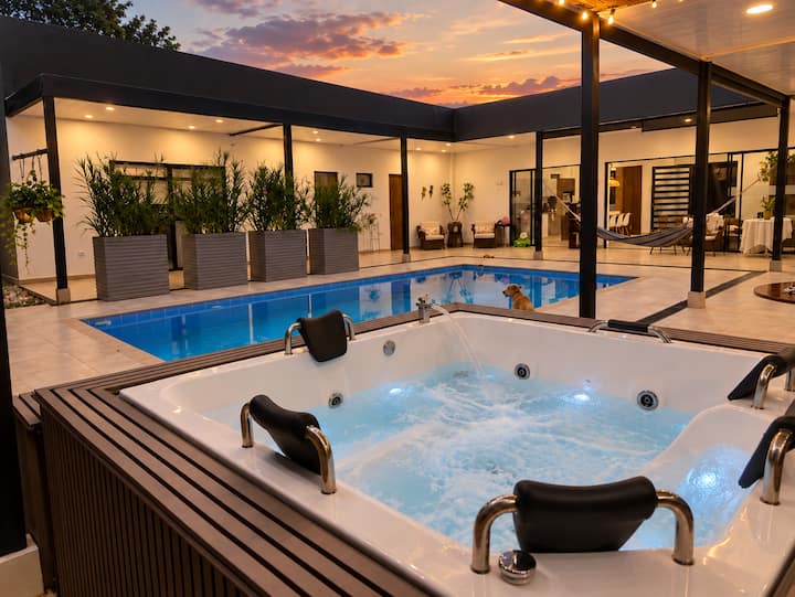Modern and private house with pool, full of nature