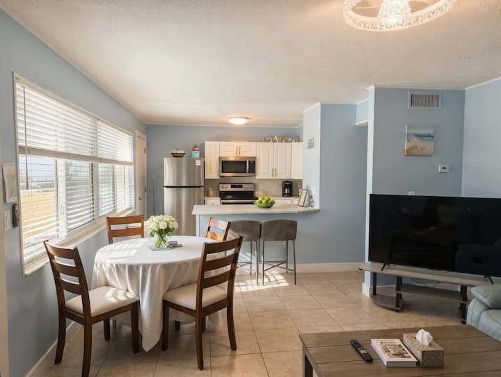 Renovated Siesta Key Condo, Beach/pool Access - Siesta Key, FL