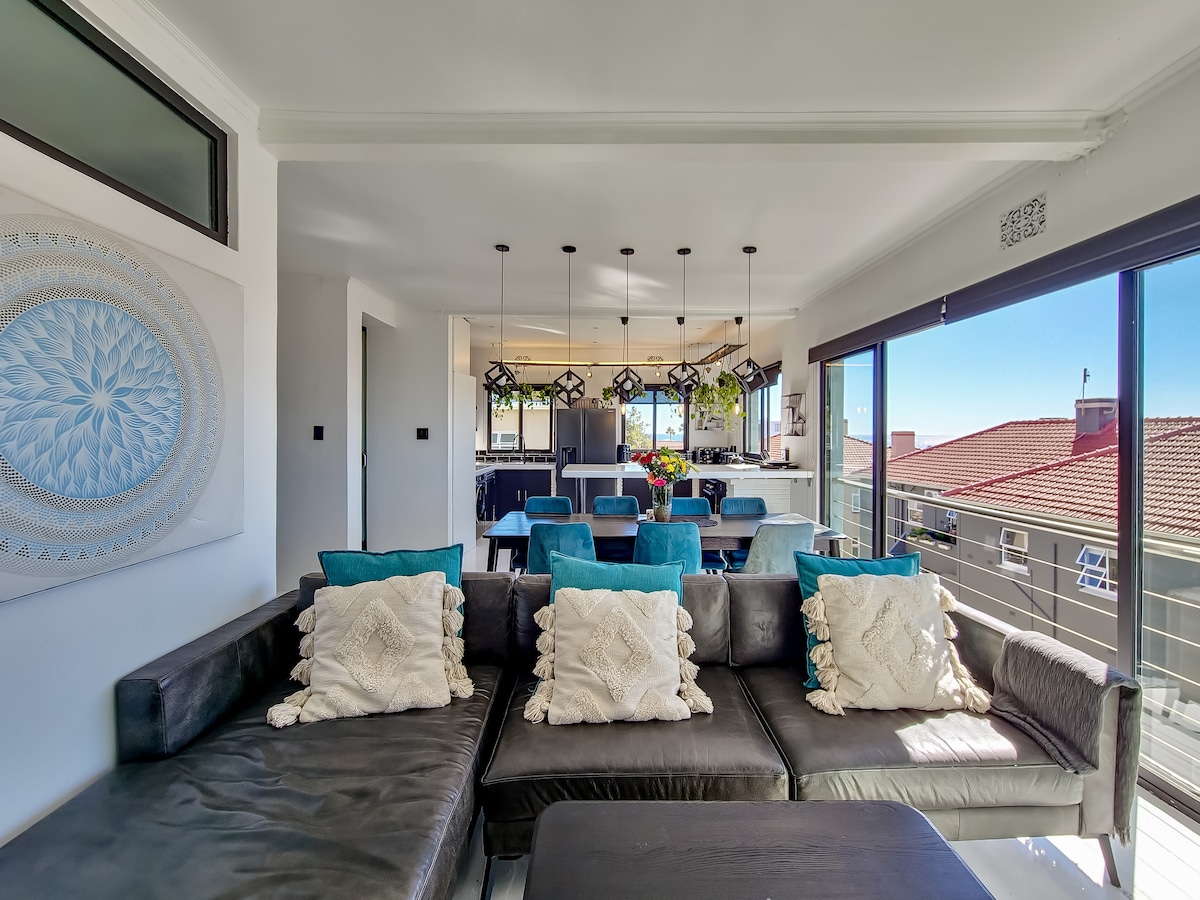 Sylvania - open-plan living with a view