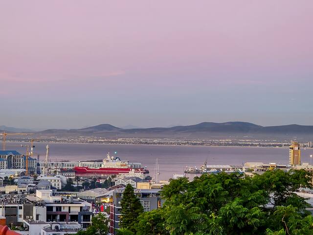 Bright, Stylish Oasis with Panoramic City Views gallery image 3