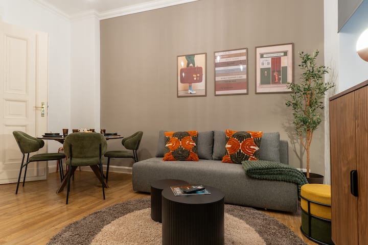 Live Like A Local – Altbau Charm Stuck, & Kiez - Kreuzberg
