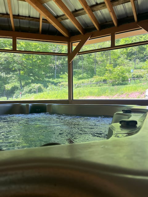 Seneca Cabin 24/7-HOT TUB-COMBO Pool Tennis Table