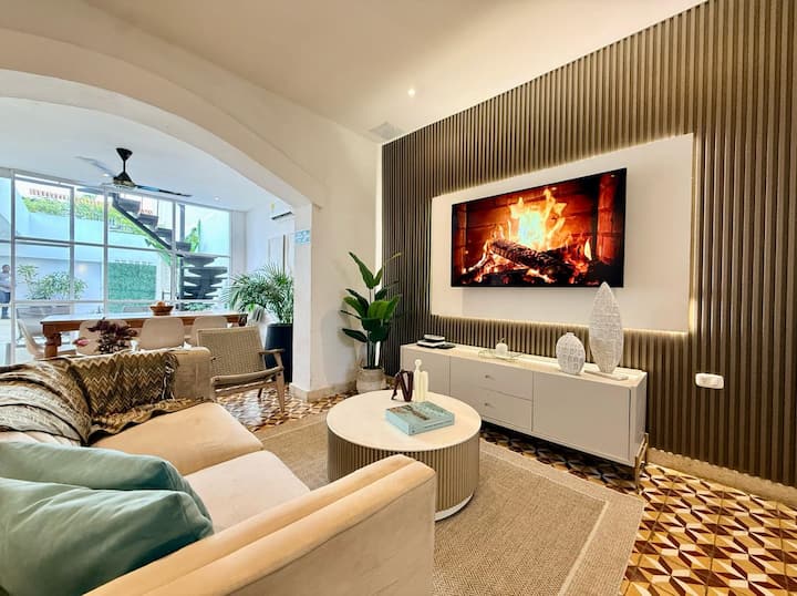 Super Luxury 5br House In Walled City W/ Pool - Cartagena