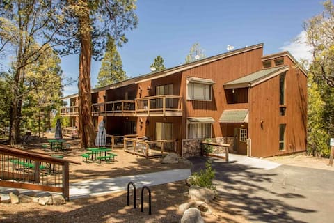 Lovely Corner Condo A106, inside the Park!