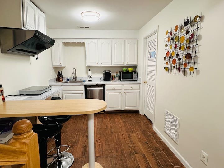 Cozy & Quiet 2br Suite W/ Free Parking Near Dc - Alexandria, VA