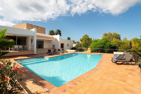 Bellissima - Modern  | Private Pool | Wifi & A/C