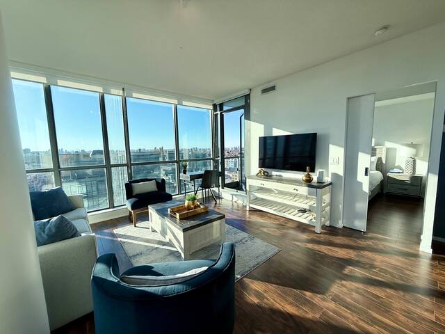 New modern DT condo 2BR/2BA•Parking•Sunset view gallery image 3