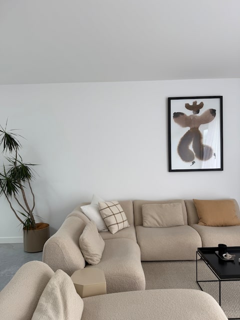 Top Airbnb: Desert inspired home in Nobby's Beach in Mermaid Beach