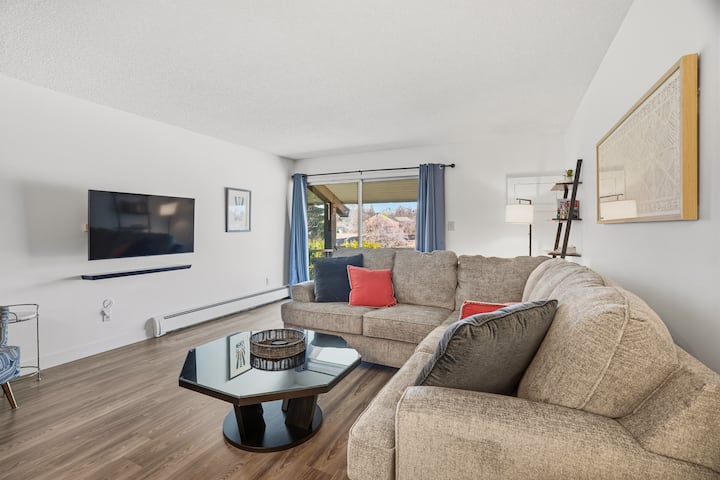 Kaia's Cozy Condo/kingbed/southhill/coveredparking - Spokane, WA