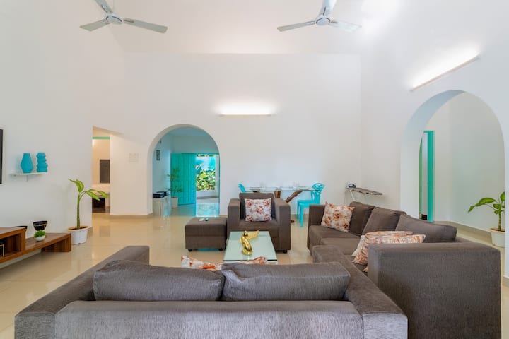 Living room image 5