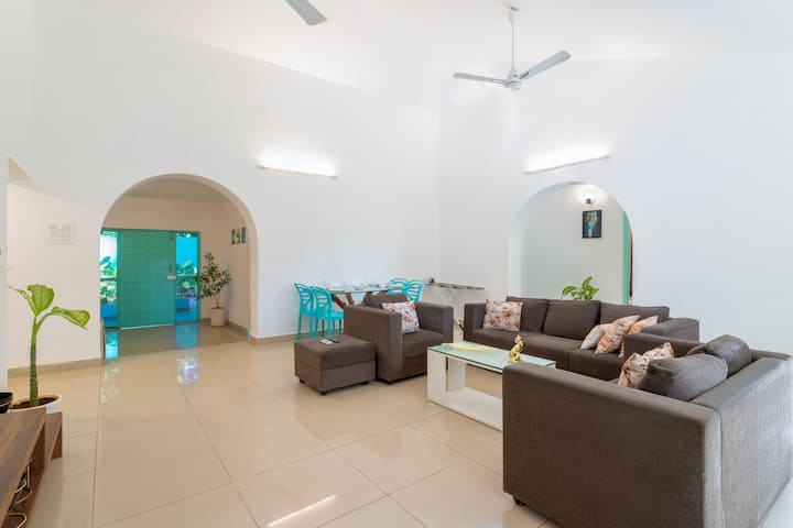 Living room image 6