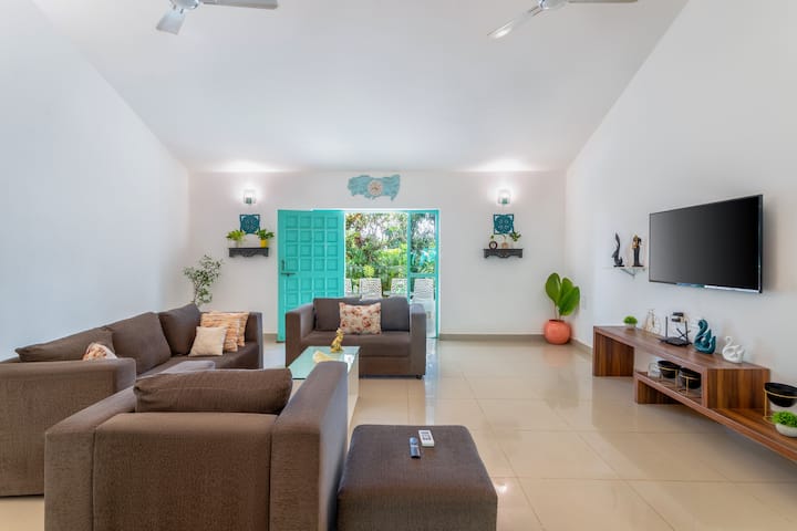 Living room image 9