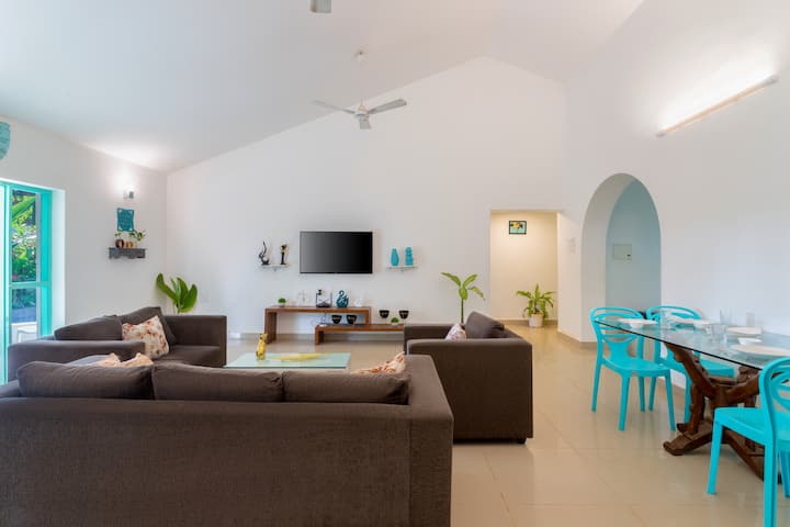 Living room image 8