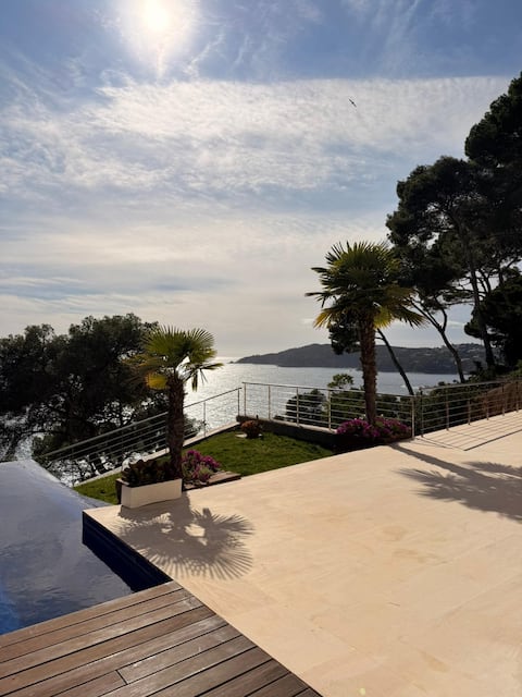 Pool, underfloor heating, jacuzzi and fireplace