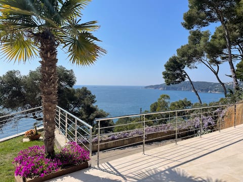 Sea View. 5 Min Walk to Beach. Pool.