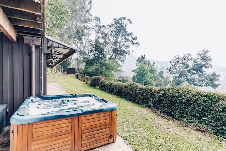 Villa with Spa & Breathtaking Views of Dandenongs gallery image 2