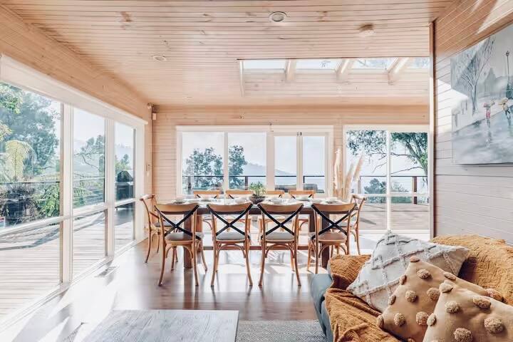 Villa with Spa & Breathtaking Views of Dandenongs gallery image 4