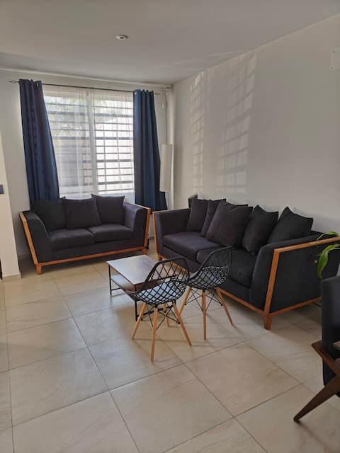 Anuncio de Airbnb popular: House for 6 • 3BR • Near Fairgrounds FNSM en Aguascalientes